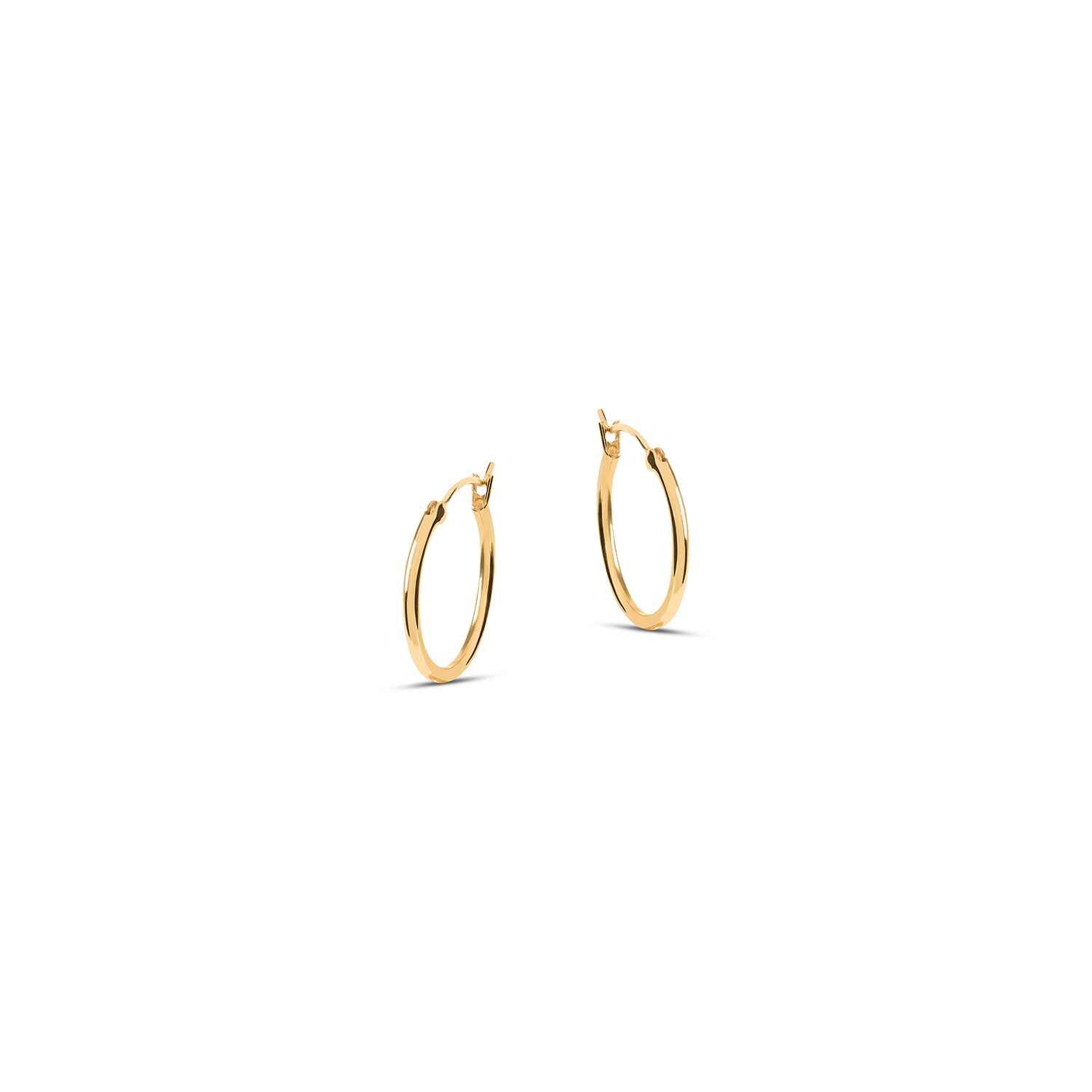 The perfect everyday 18k gold hoops entirely handmade with sustainable materials are available in three sizes. Wear them on their own or customise them with charms.